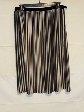 Eileen Fisher Black and Silver Pleated Midi Skirt